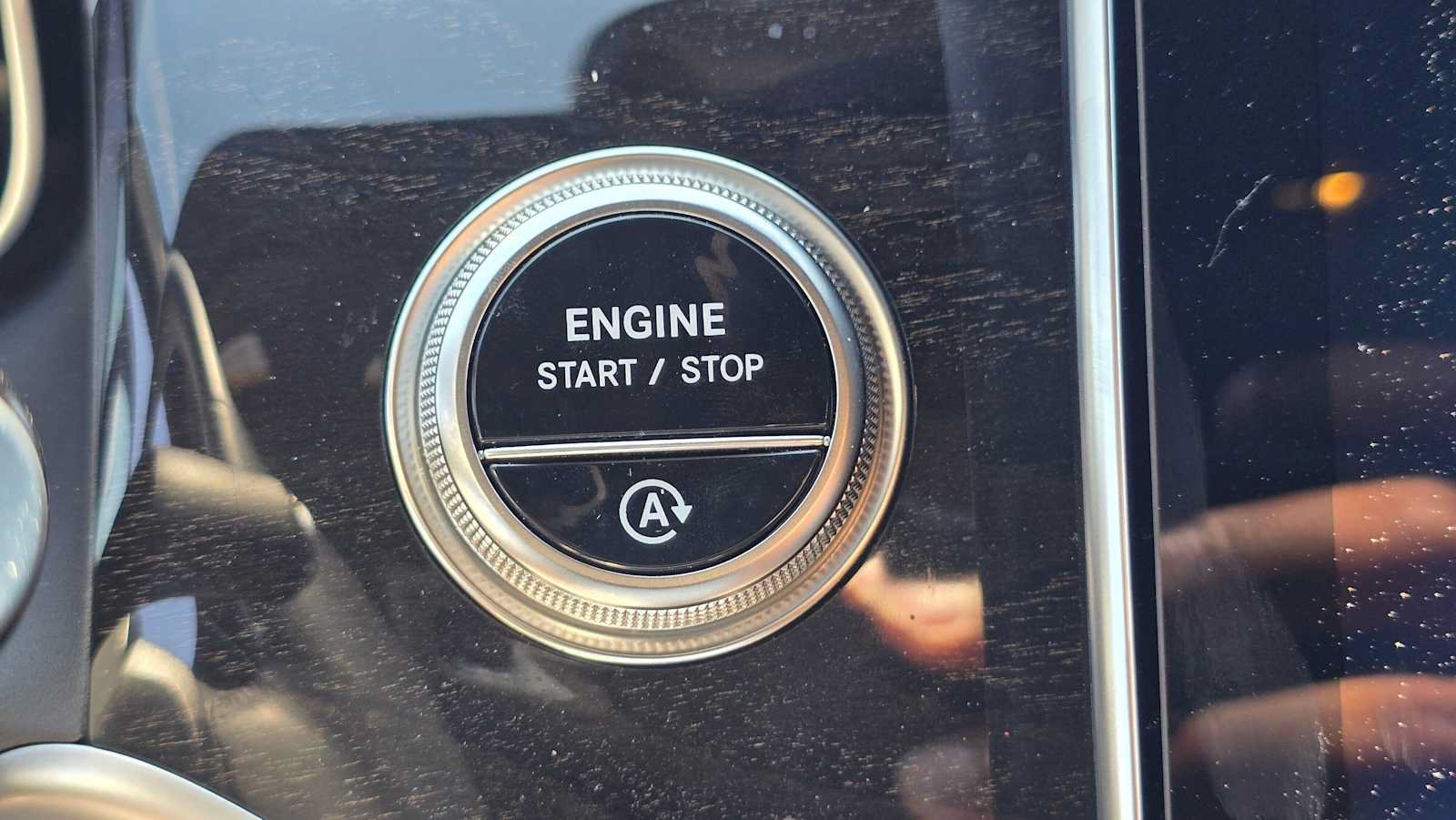 Used 2025 Mercedes-Benz GLC 300 4MATIC image 34