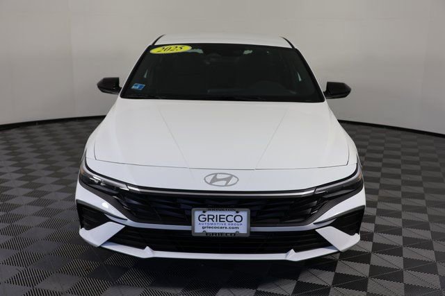 Used 2025 Hyundai Elantra Sport FWD image 3