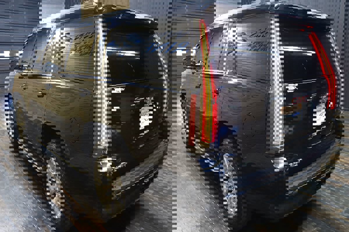 Used 2015 GMC Yukon SLT w/ HD Trailering Package image 3