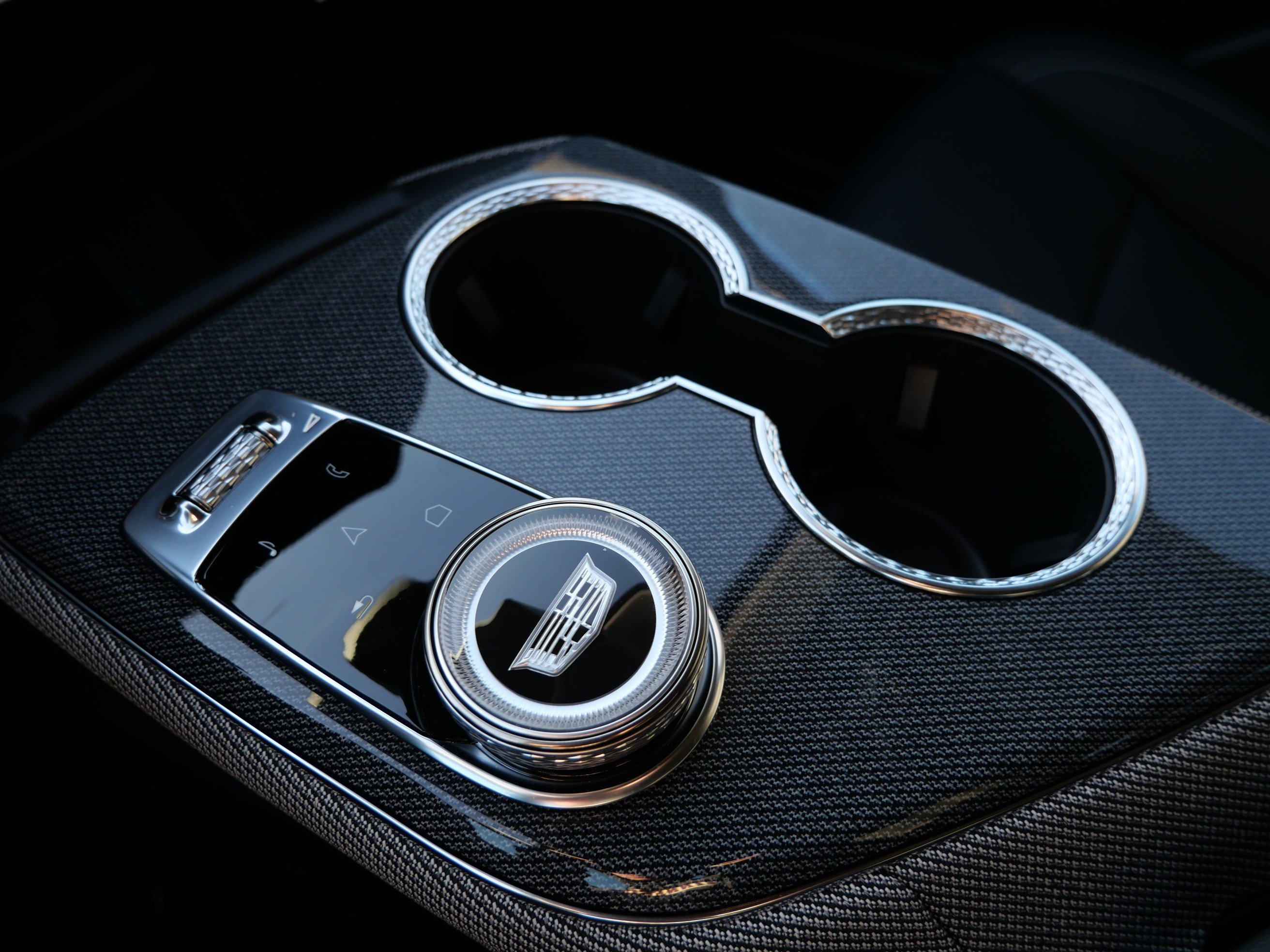 Used 2025 Cadillac Optiq Sport 2 w/ LPO, ONYX Package image 21