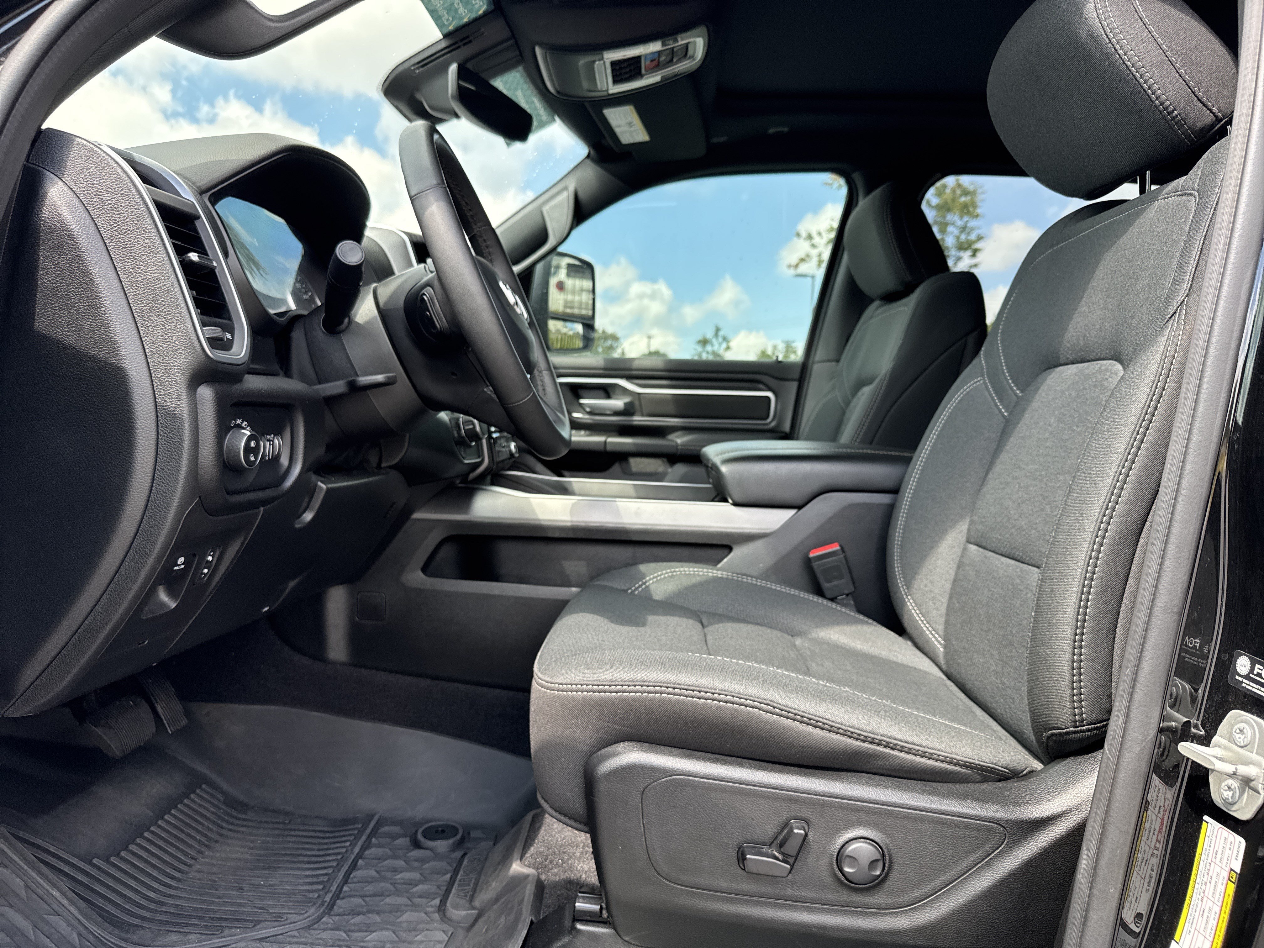 Used 2025 RAM 1500 Big Horn AWD/4WD image 16