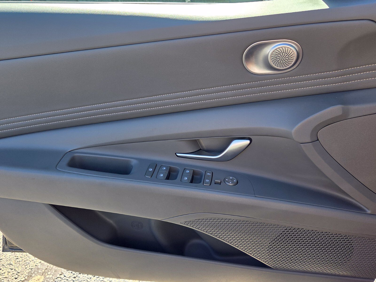 Used 2025 Hyundai Elantra SEL FWD image 28