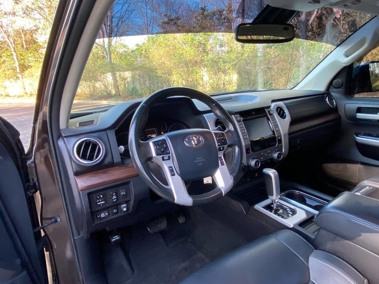 Used 2018 Toyota Tundra Limited w/ Limited Premium Package image 17