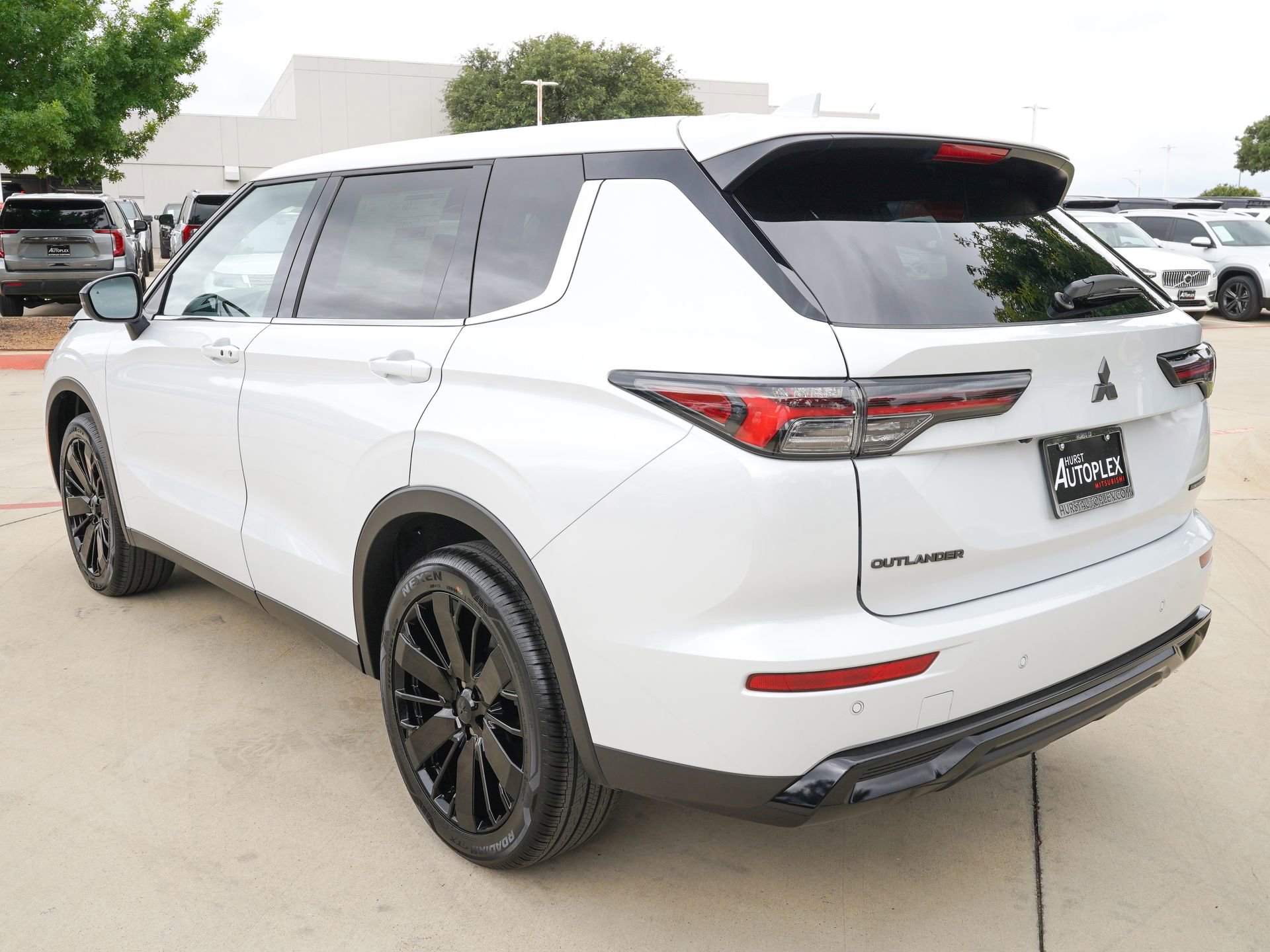 New 2026 Mitsubishi Outlander LE AWD/4WD image 5