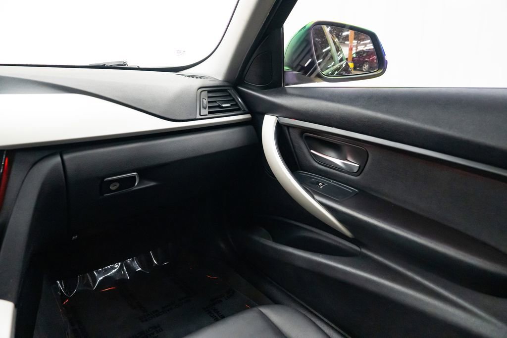 Used 2017 BMW 320i Sedan RWD image 10