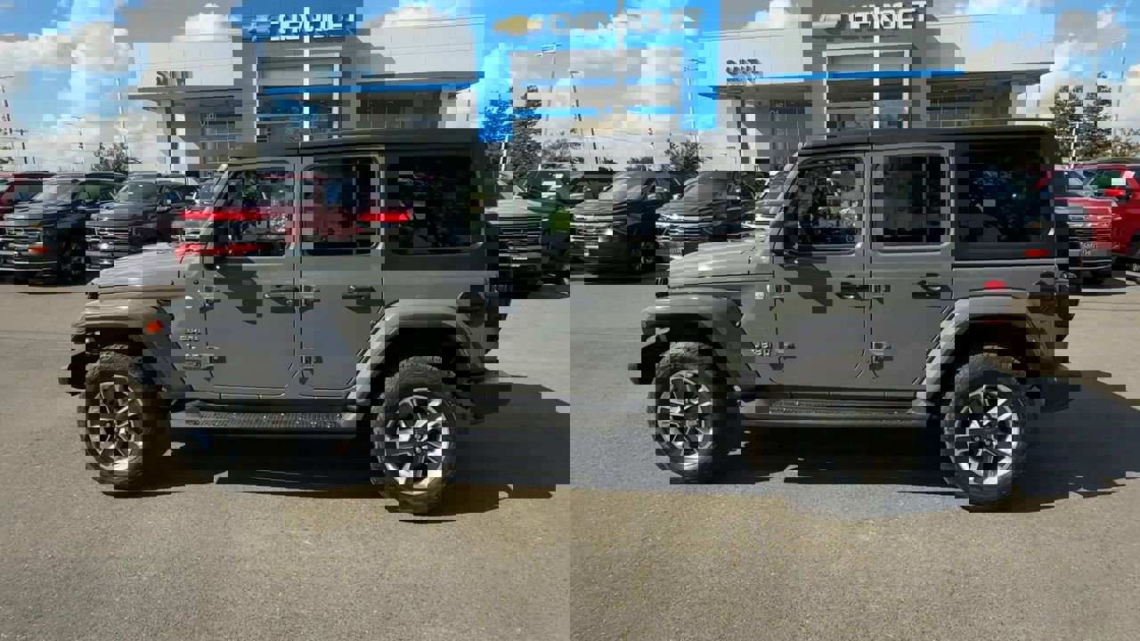 Used 2021 Jeep Wrangler Unlimited Sahara w/ Uconnect 4C Nav & Sound Group image 4