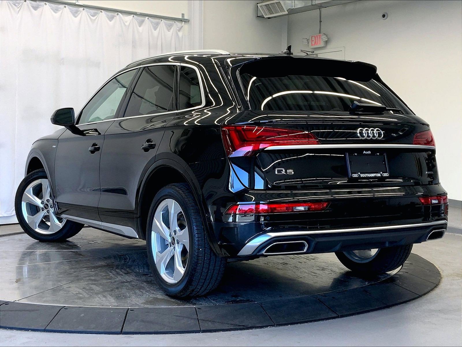 Certified 2023 Audi Q5 2.0T Prestige w/ Prestige Package AWD/4WD image 9