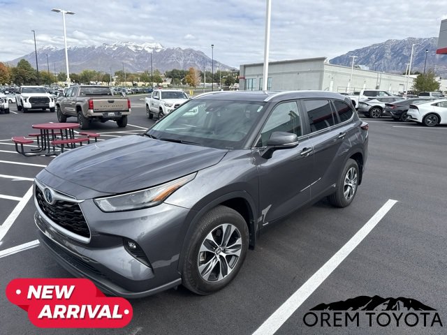 Used 2024 Toyota Highlander XLE AWD/4WD image 12