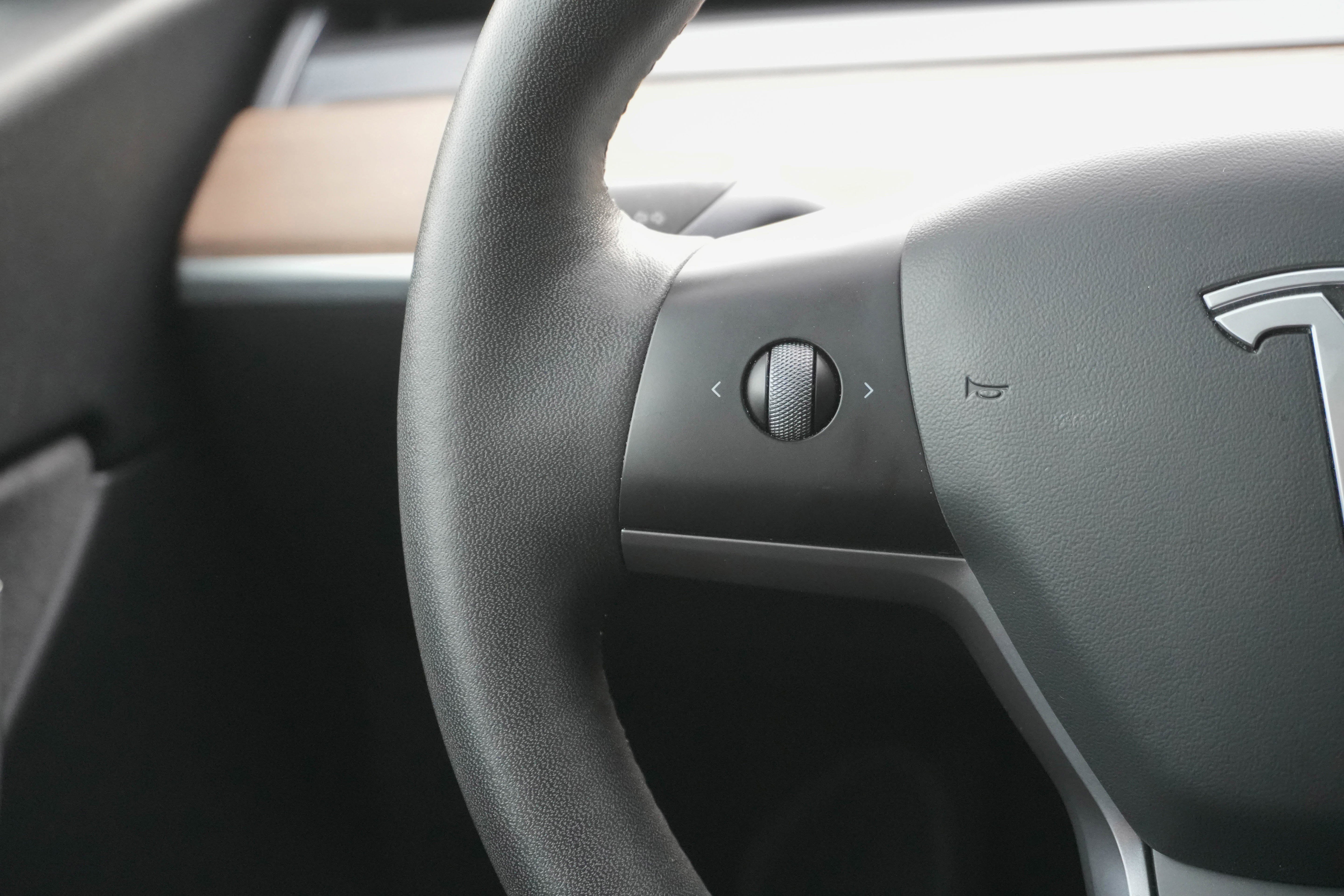 Used 2021 Tesla Model Y Long Range image 16