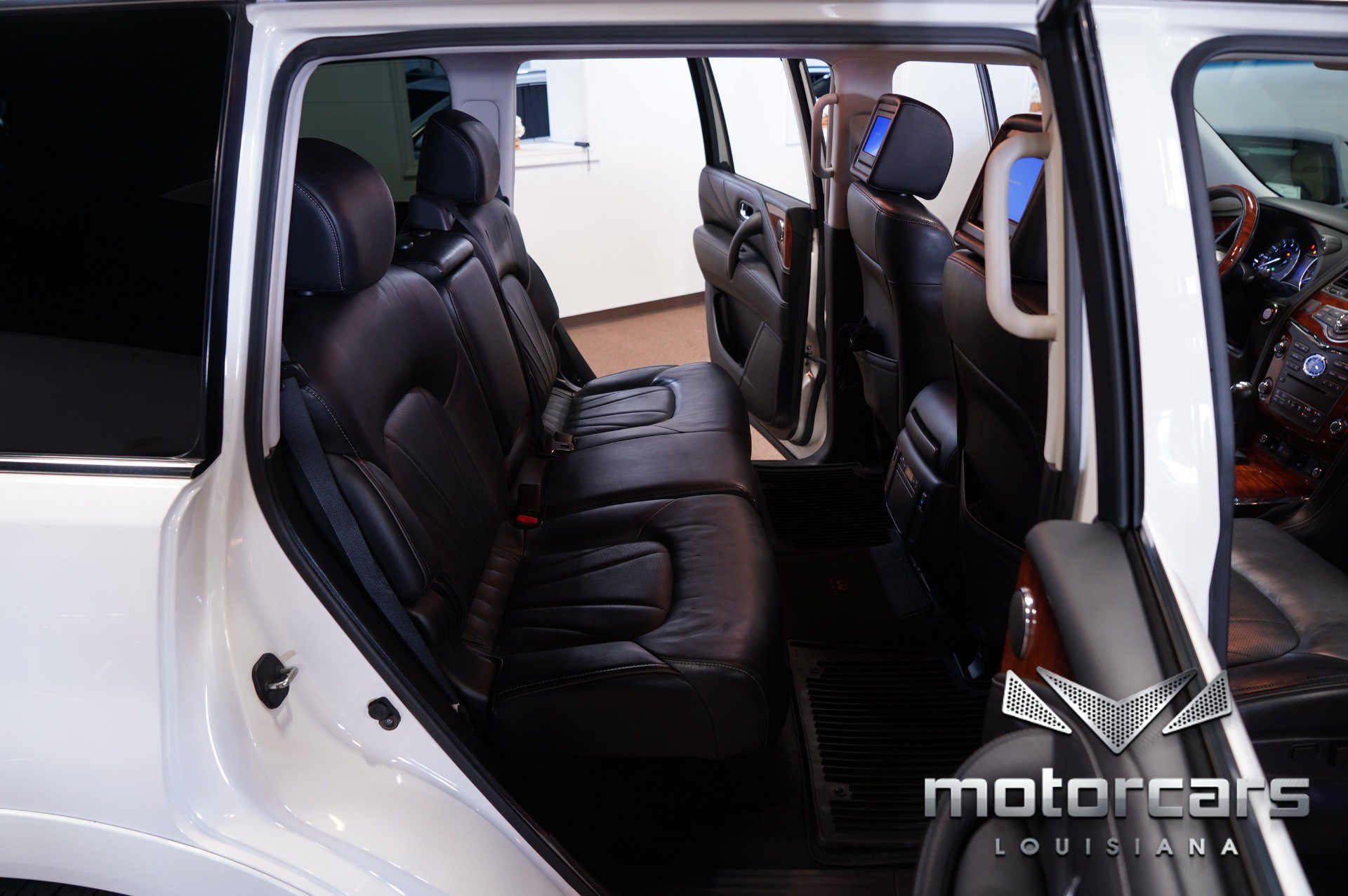 Used 2017 INFINITI QX80 2WD w/ Deluxe Technology Package image 38