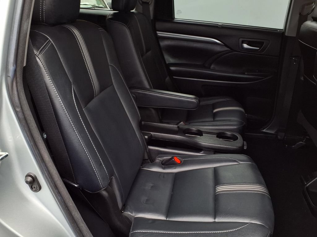 Certified 2018 Toyota Highlander SE FWD image 34