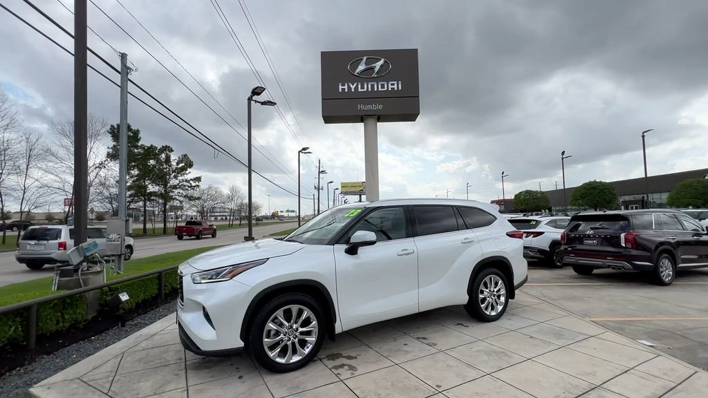 Used 2023 Toyota Highlander Limited image 6