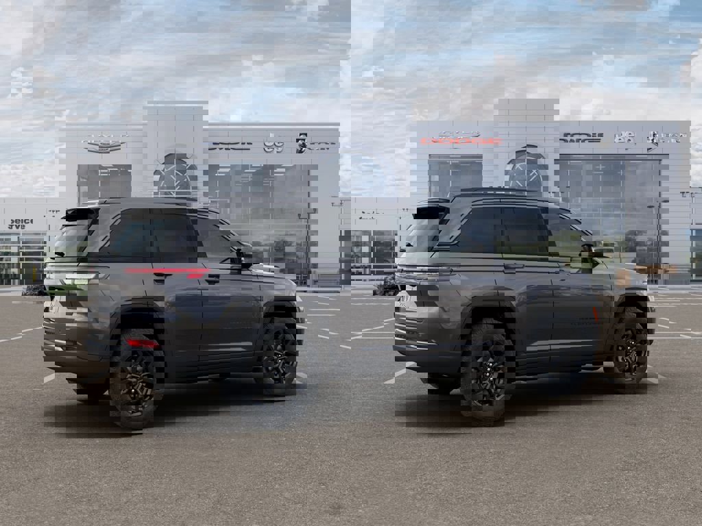 New 2026 Jeep Grand Cherokee Laredo image 4