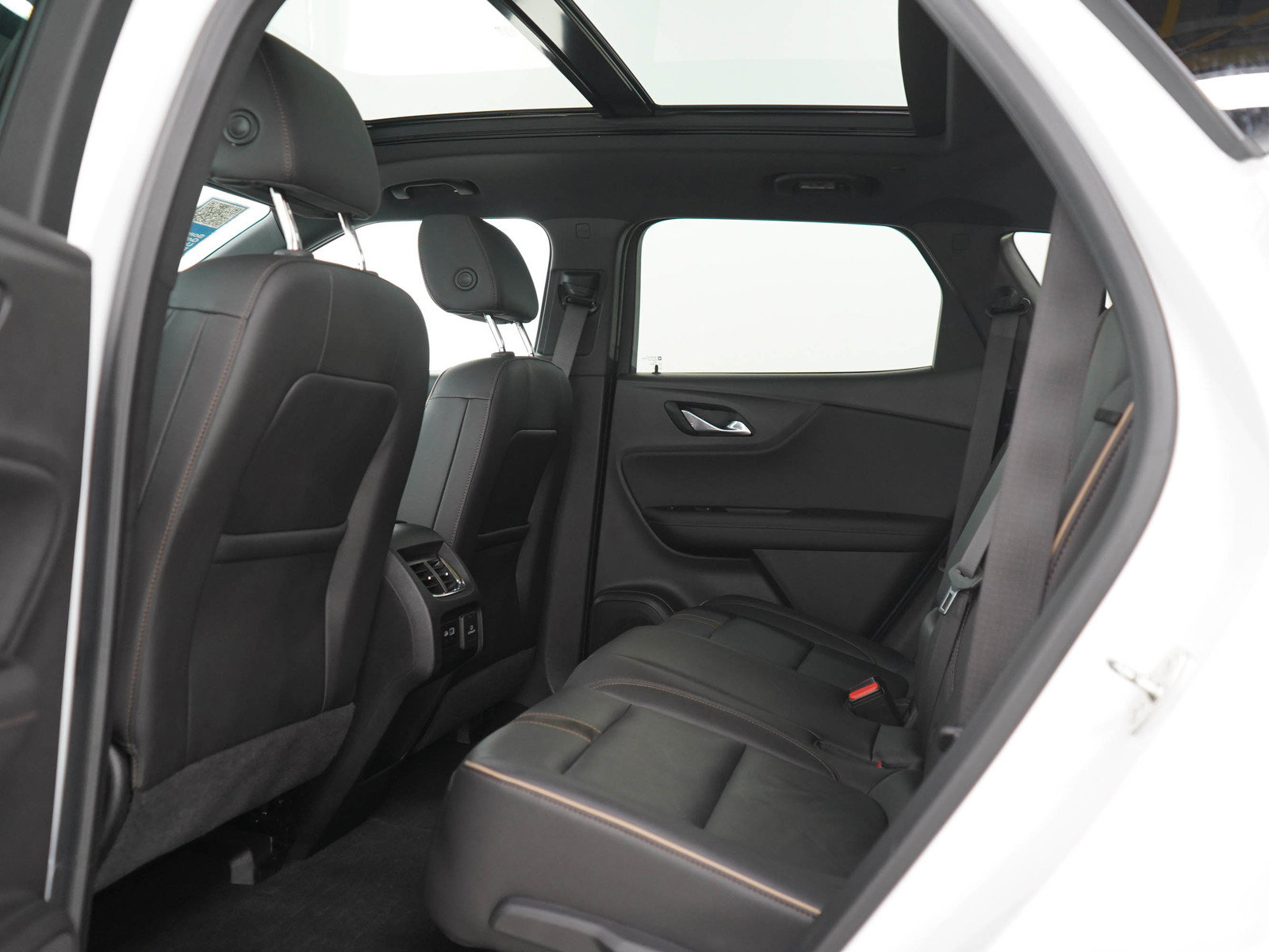 Used 2019 Chevrolet Blazer Premier w/ Sun and Wheels Package AWD/4WD image 18