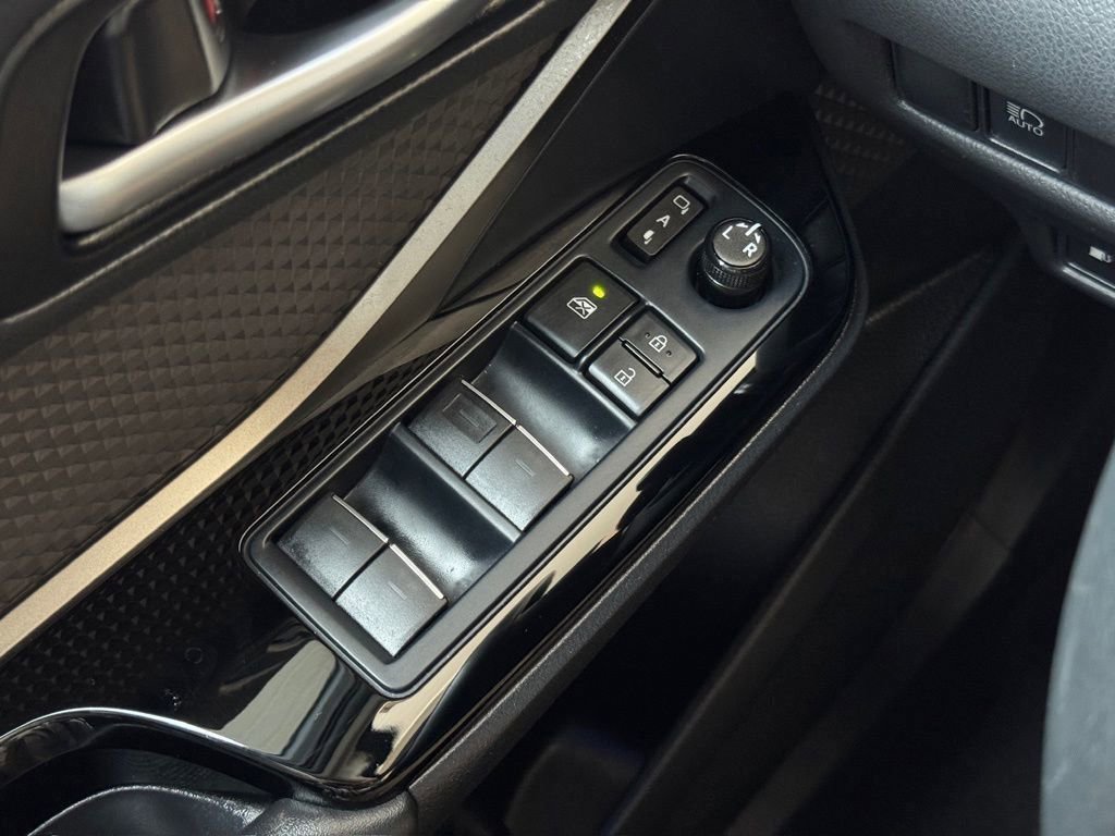 Used 2022 Toyota C-HR Limited FWD image 22