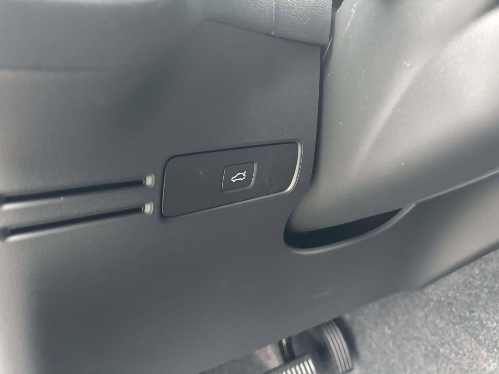 New 2026 Volvo XC40 B5 Ultra w/ Protection Package Premier image 14