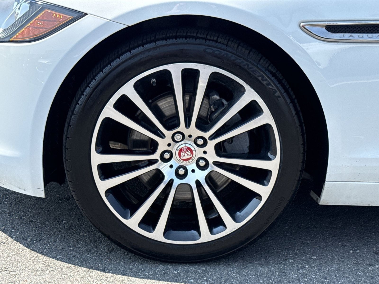 Used 2018 Jaguar XF Prestige AWD/4WD image 12