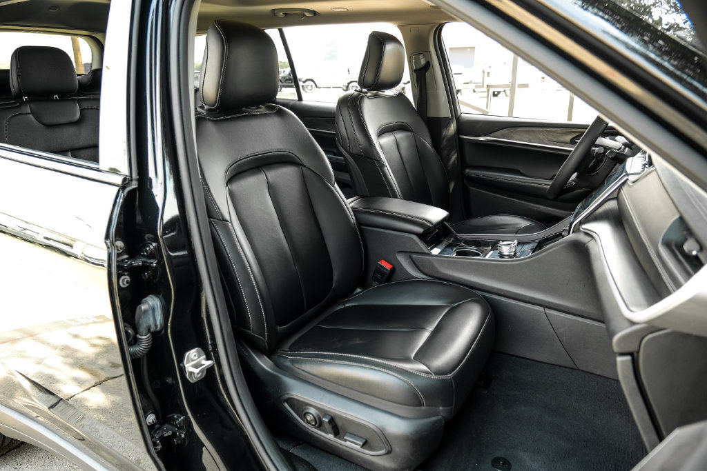 Used 2023 Jeep Grand Cherokee L Limited AWD/4WD image 46