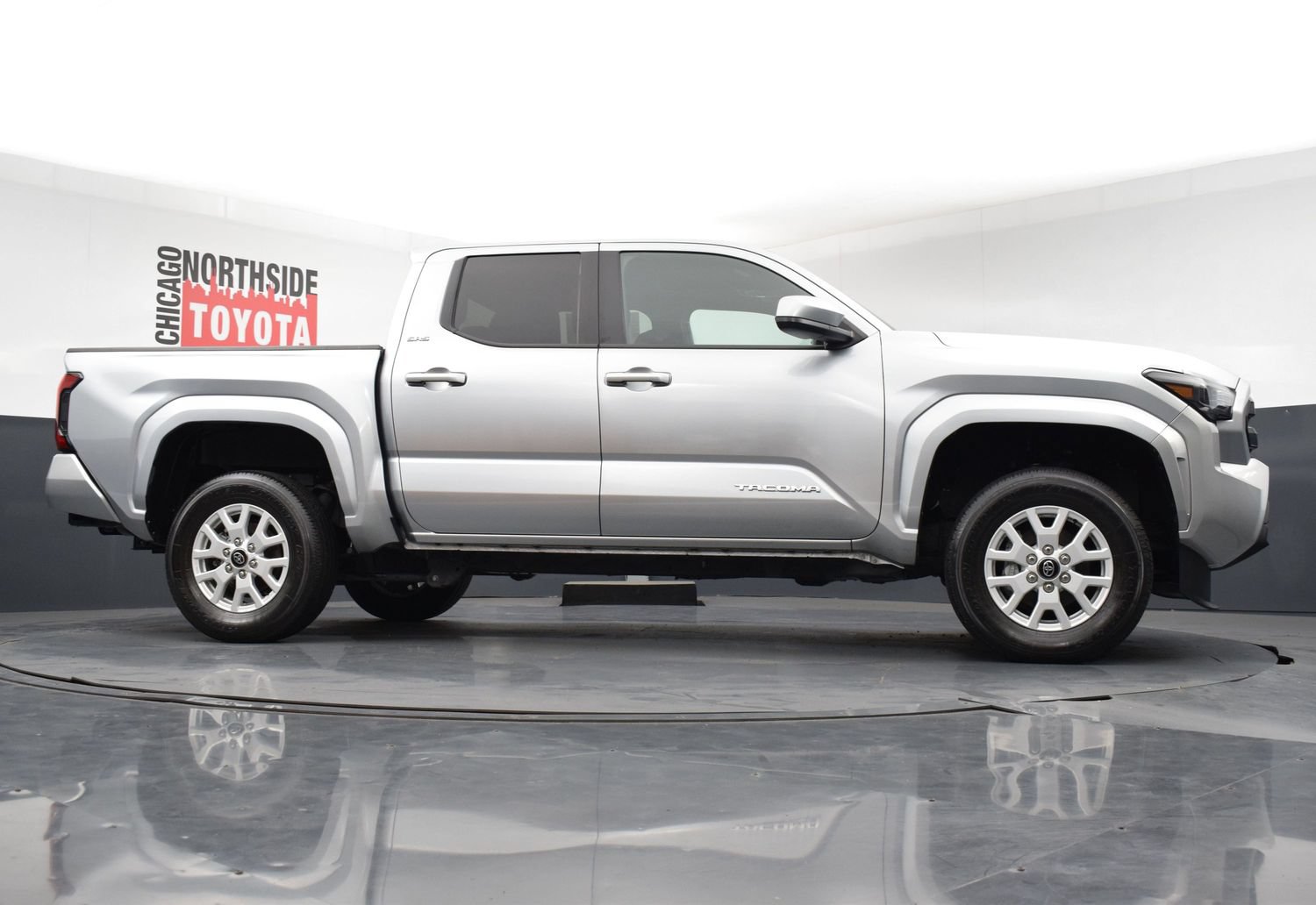 Used 2025 Toyota Tacoma SR5 AWD/4WD image 30
