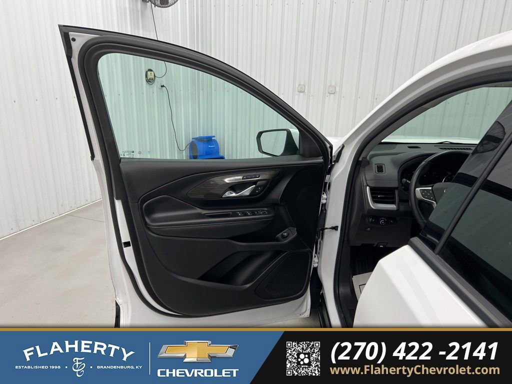 Used 2024 GMC Terrain SLT AWD/4WD image 7
