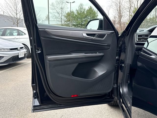 Certified 2025 Volkswagen Atlas Cross Sport SE image 11