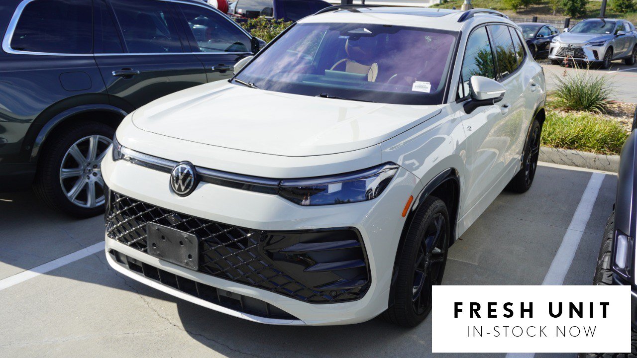Used 2025 Volkswagen Tiguan SEL R-Line AWD/4WD image 1