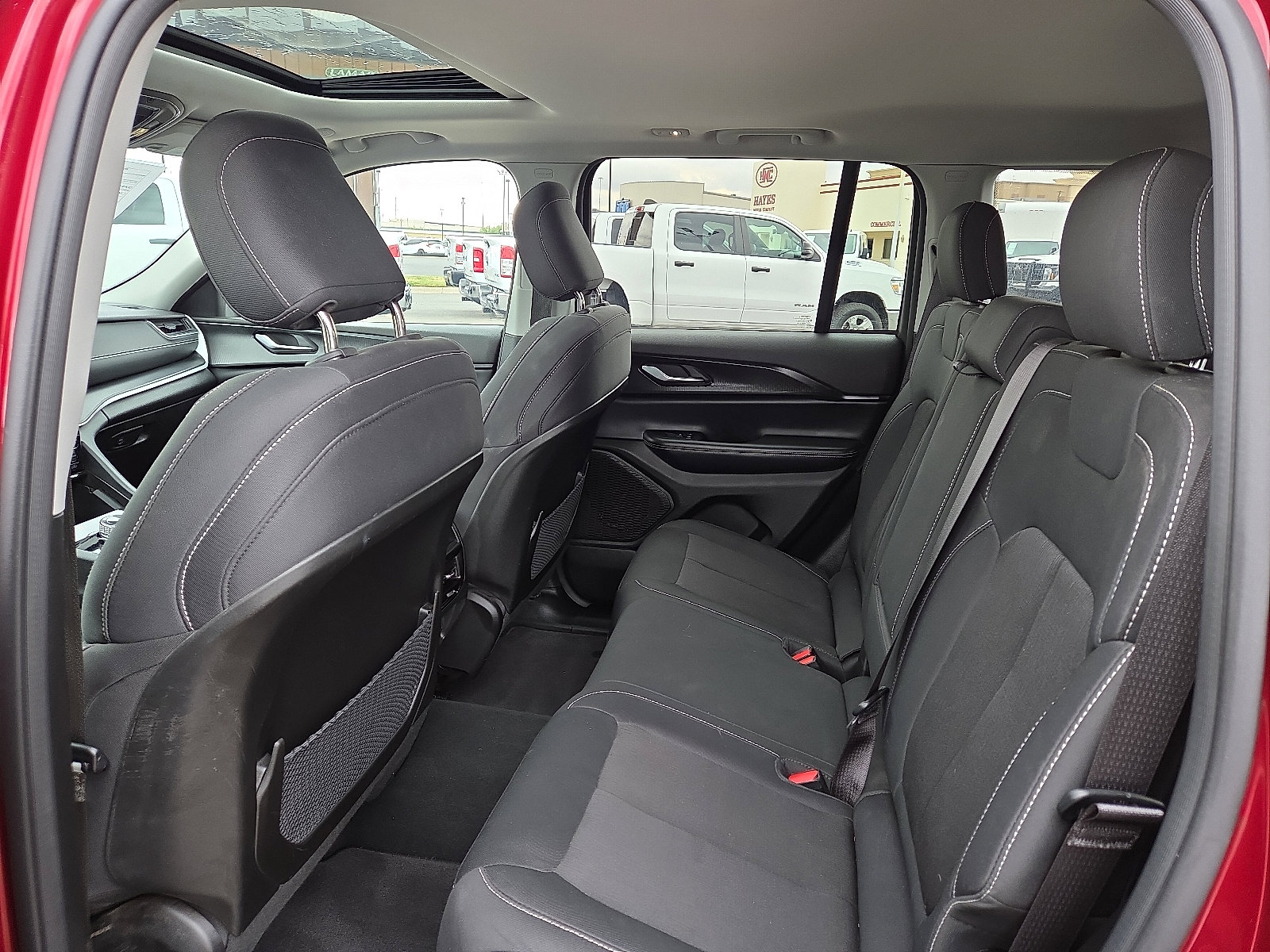 Used 2024 Jeep Grand Cherokee Laredo AWD/4WD image 8