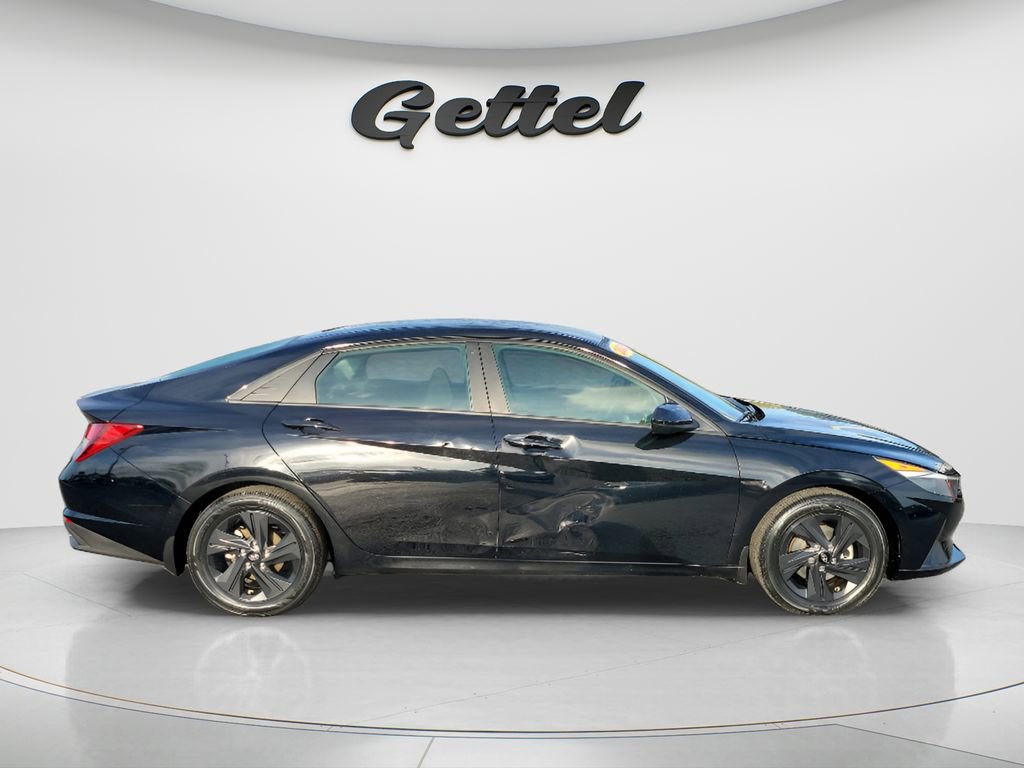 Used 2023 Hyundai Elantra SEL image 3