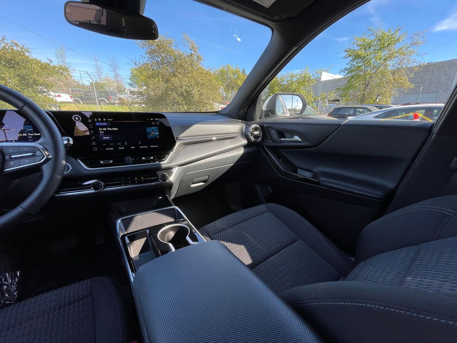 Used 2025 Chevrolet Equinox LT image 36