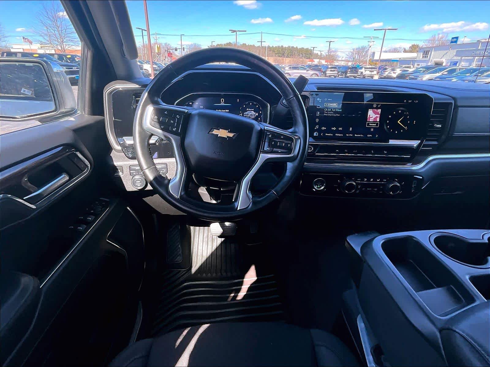 Used 2023 Chevrolet Silverado 1500 LT AWD/4WD image 16