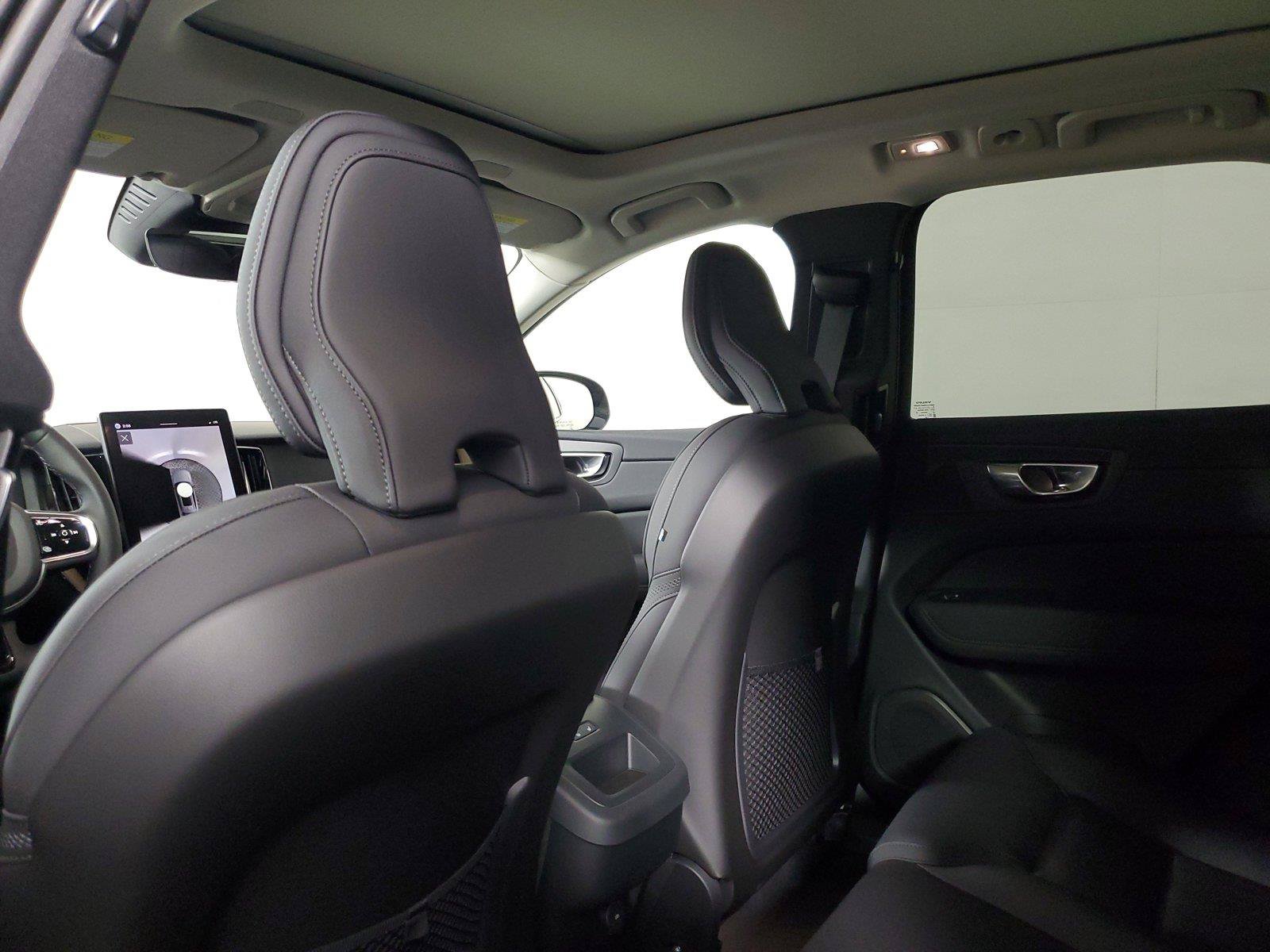 New 2027 Volvo XC60 B5 Plus AWD/4WD image 14