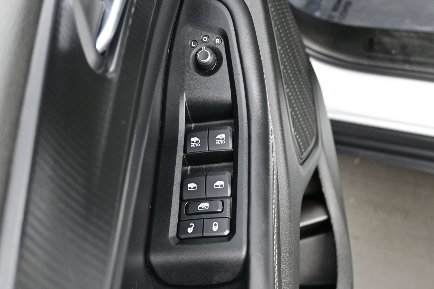 Used 2023 Jeep Grand Cherokee Laredo AWD/4WD image 10