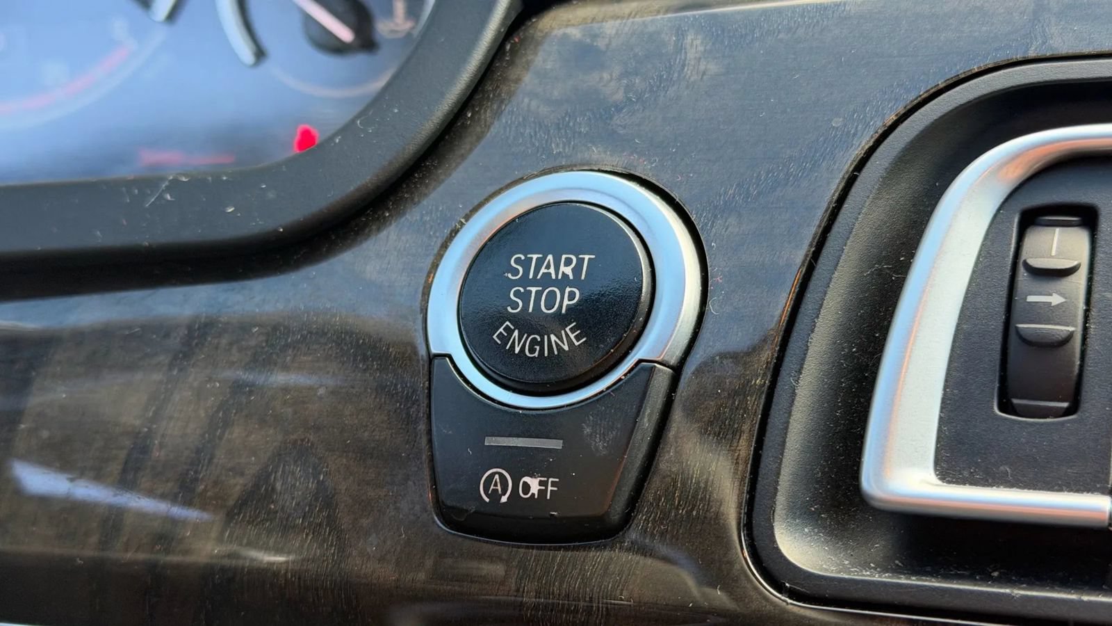 Used 2013 BMW 750i xDrive AWD/4WD image 33