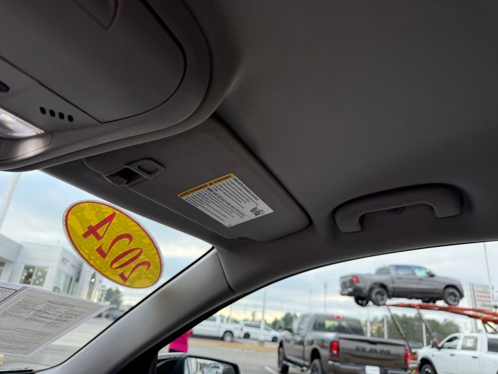 Used 2024 GMC Terrain SLT image 21