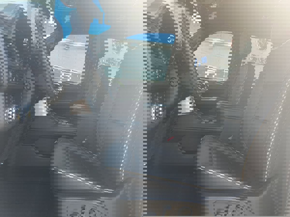 Used 2022 GMC Yukon SLT w/ SLT Luxury Package image 11