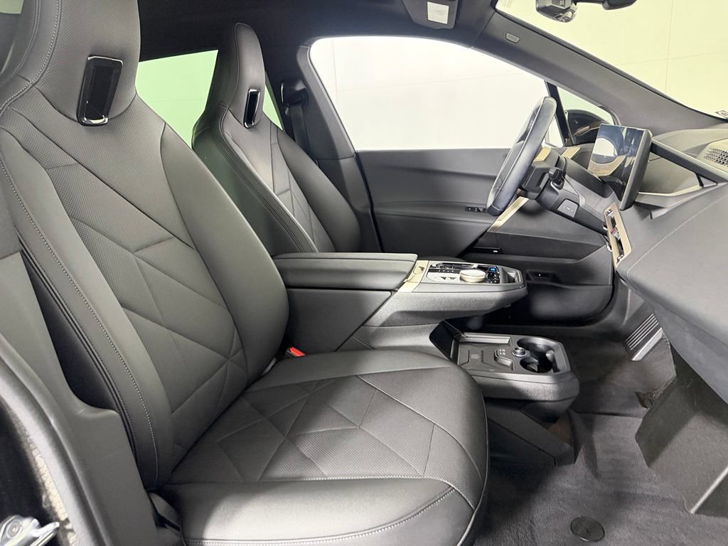 Used 2023 BMW iX xDrive50 w/ Sport Package AWD/4WD image 33