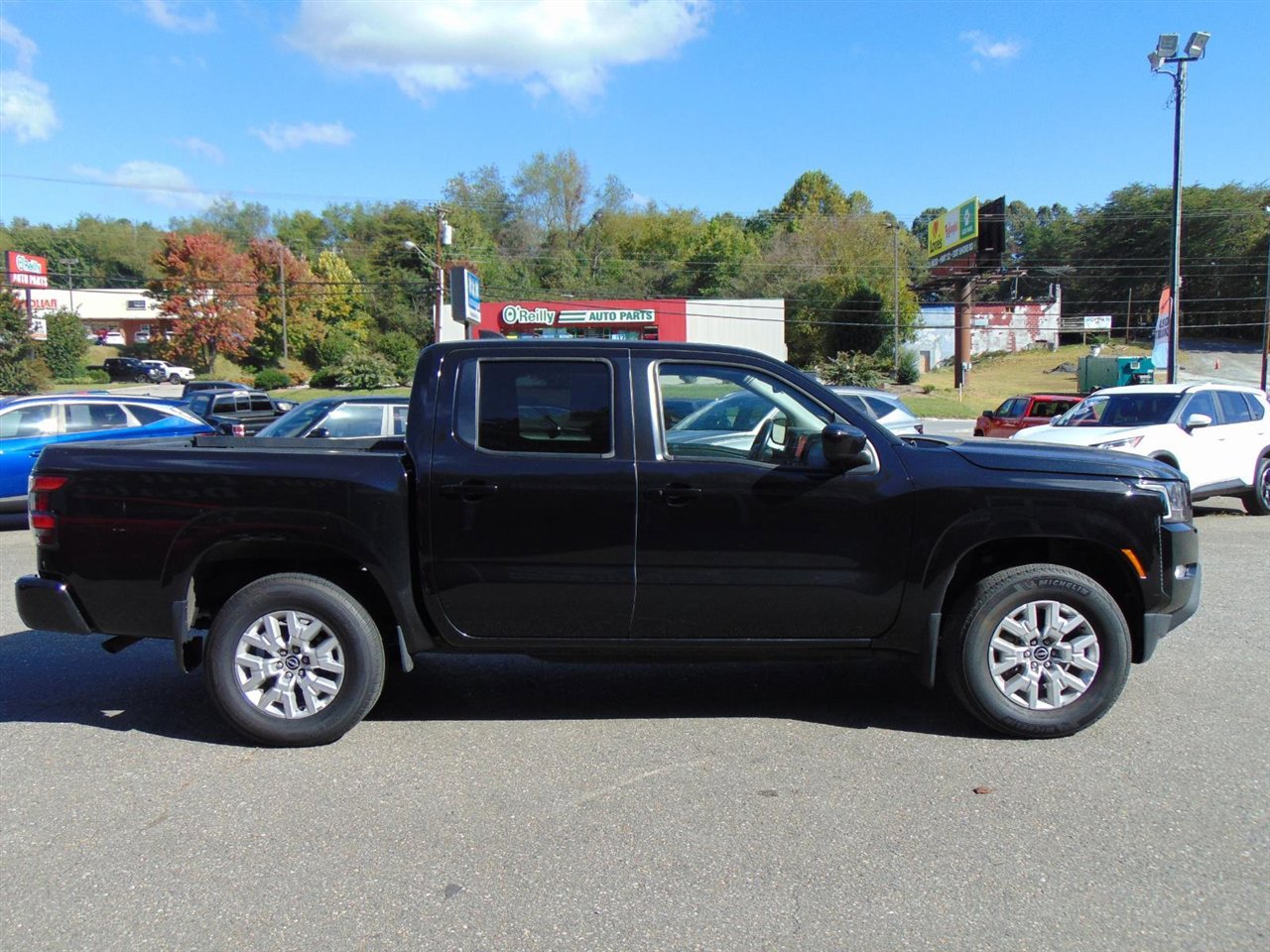 Used 2023 Nissan Frontier SV w/ SV Convenience Package image 4
