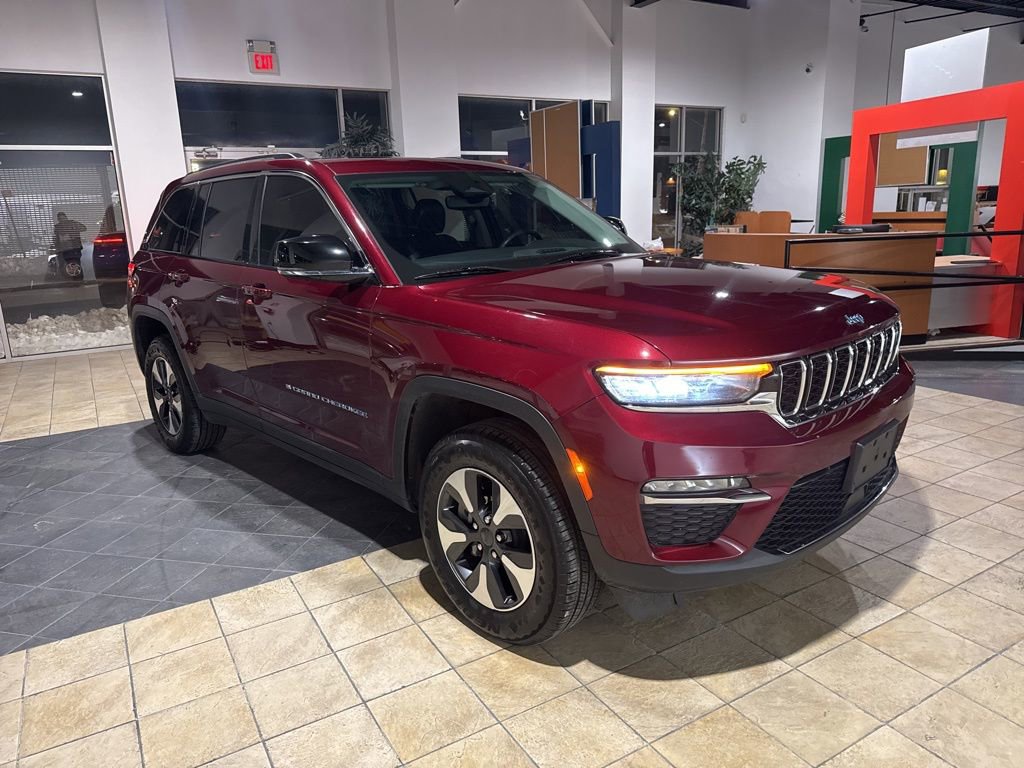 Used 2023 Jeep Grand Cherokee 4WD 4xe image 3