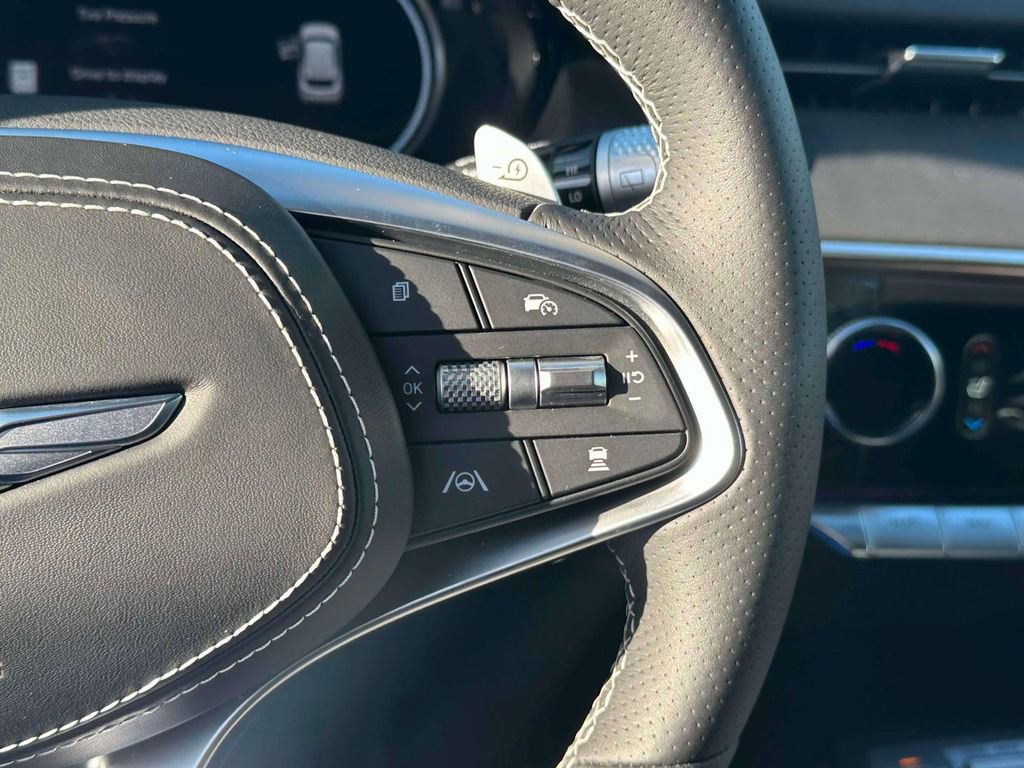 Used 2023 Genesis Electrified GV70 image 23