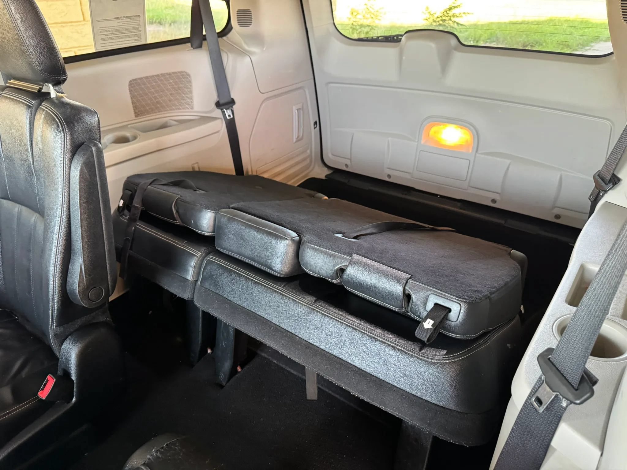 Used 2014 Chrysler Town & Country Touring FWD image 20