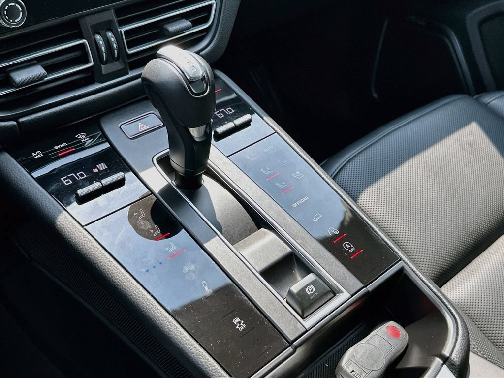 Certified 2023 Porsche Macan S AWD/4WD image 19