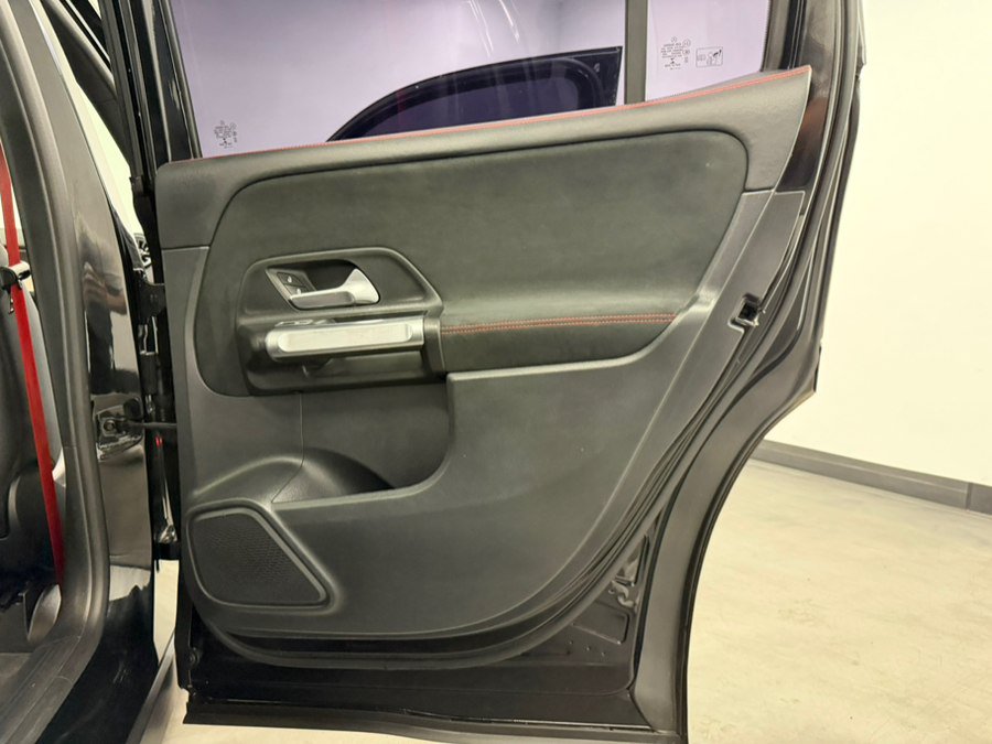 Used 2022 Mercedes-Benz GLB 35 AMG 4MATIC image 32