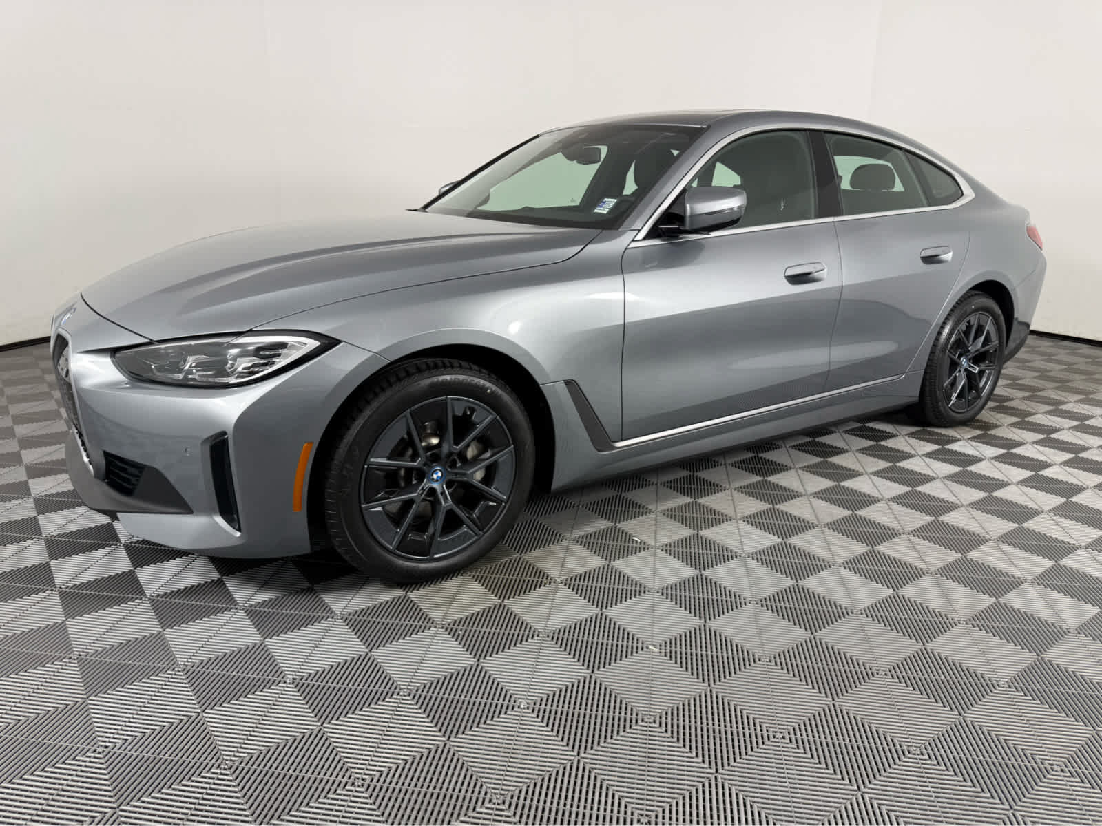 Used 2023 BMW i4 eDrive35 RWD image 7