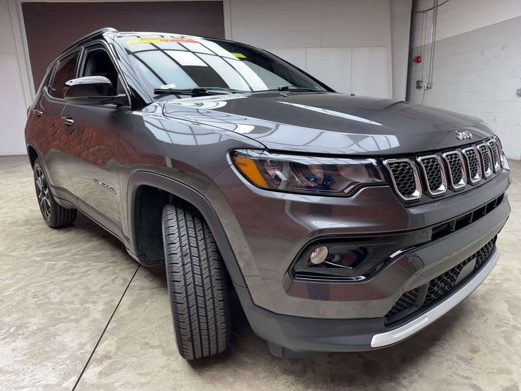 Used 2023 Jeep Compass Limited AWD/4WD image 7