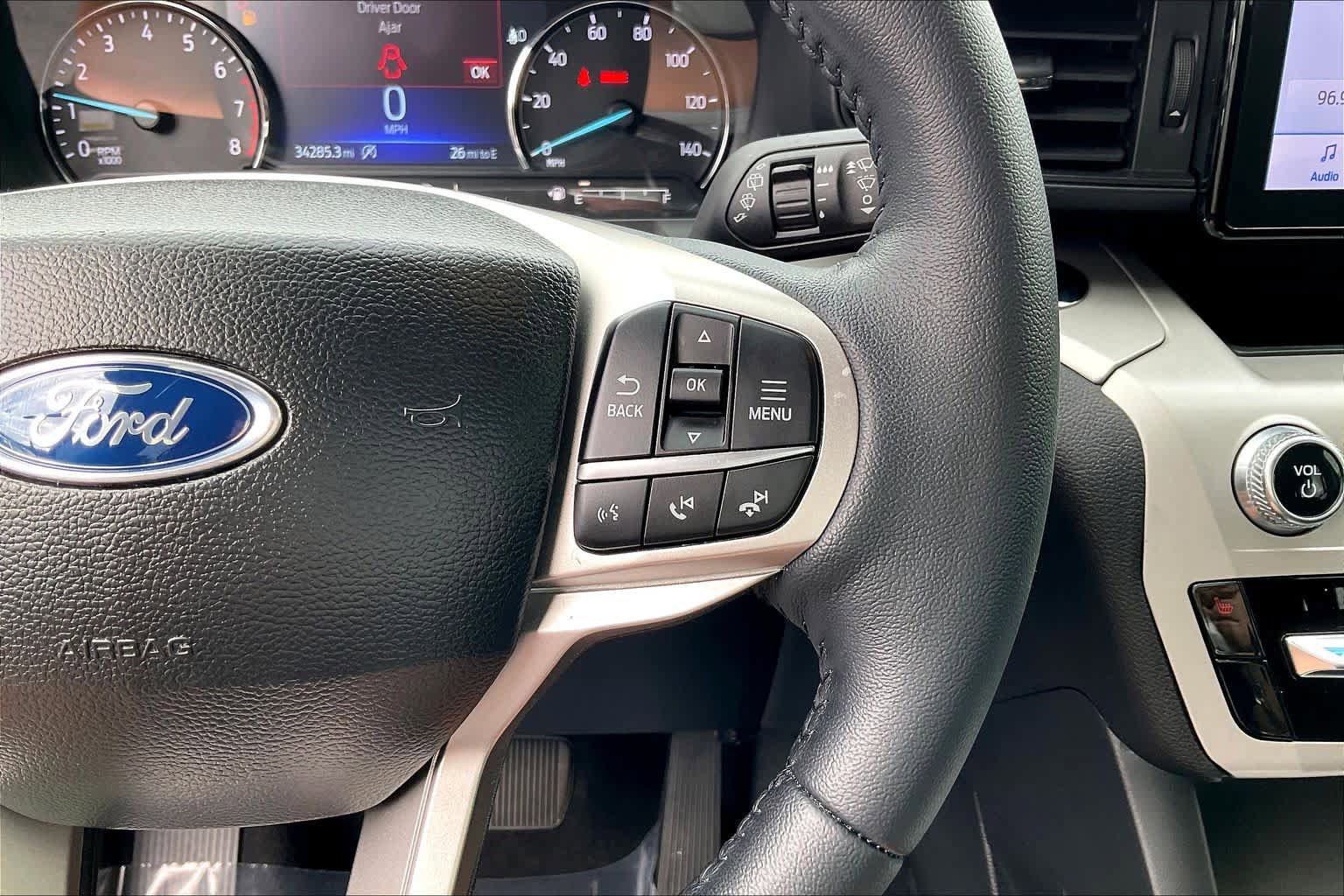 Used 2023 Ford Explorer XLT image 19