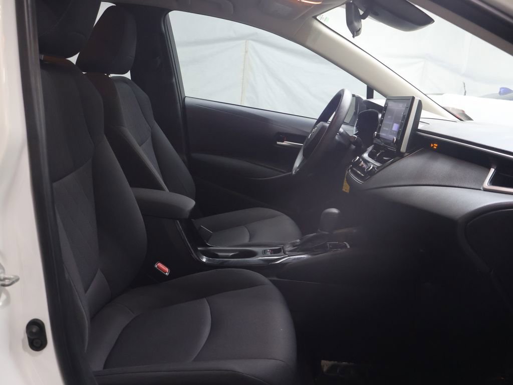 Used 2021 Toyota Corolla LE image 9