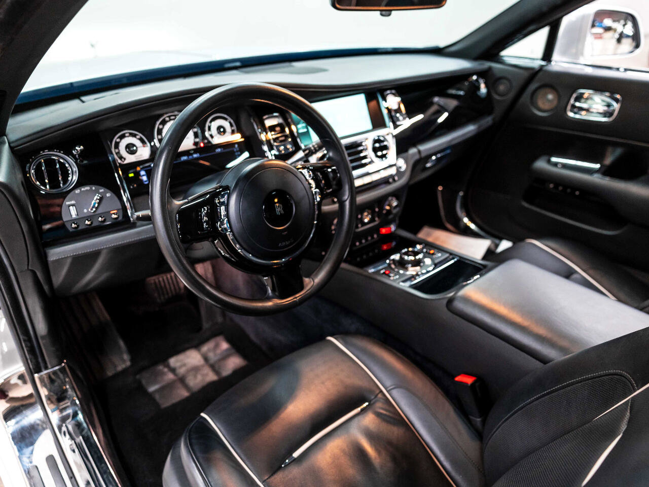 Used 2015 Rolls-Royce Wraith image 4