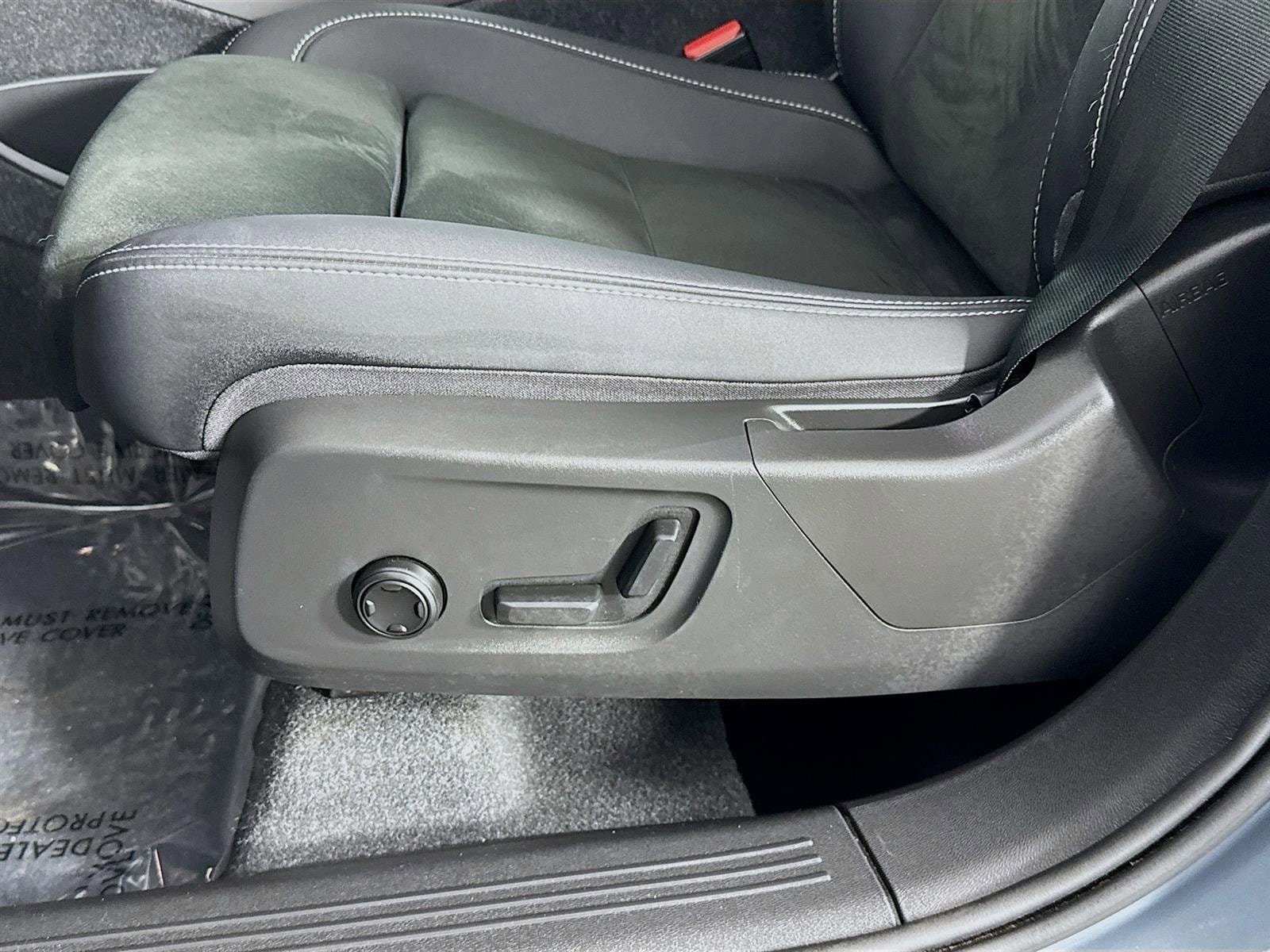 Used 2023 Volvo XC40 B5 Plus w/ Climate Package AWD/4WD image 22