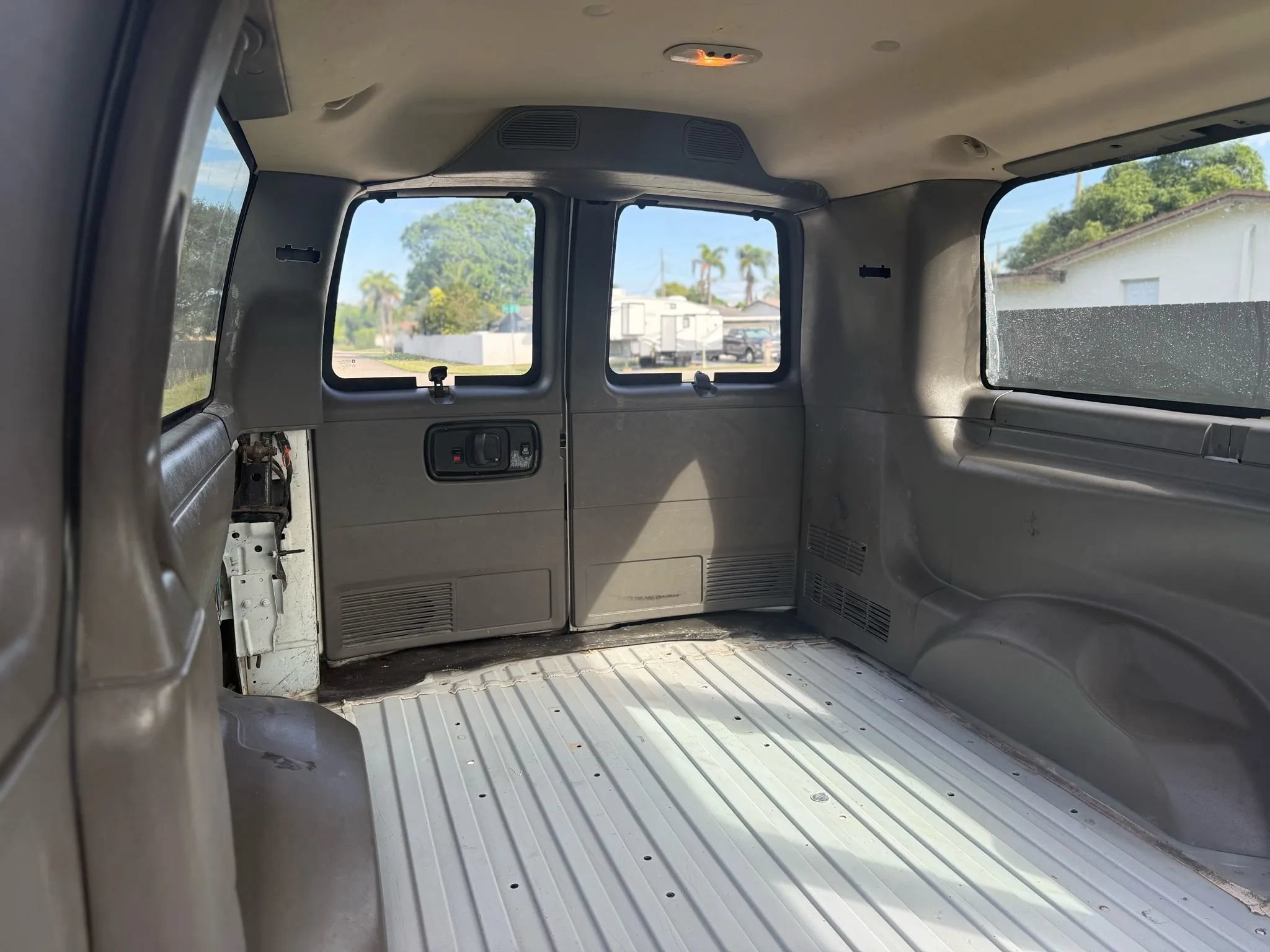 Used 2015 Chevrolet Express 2500 LT w/ LT Preferred Equipment Group RWD image 9