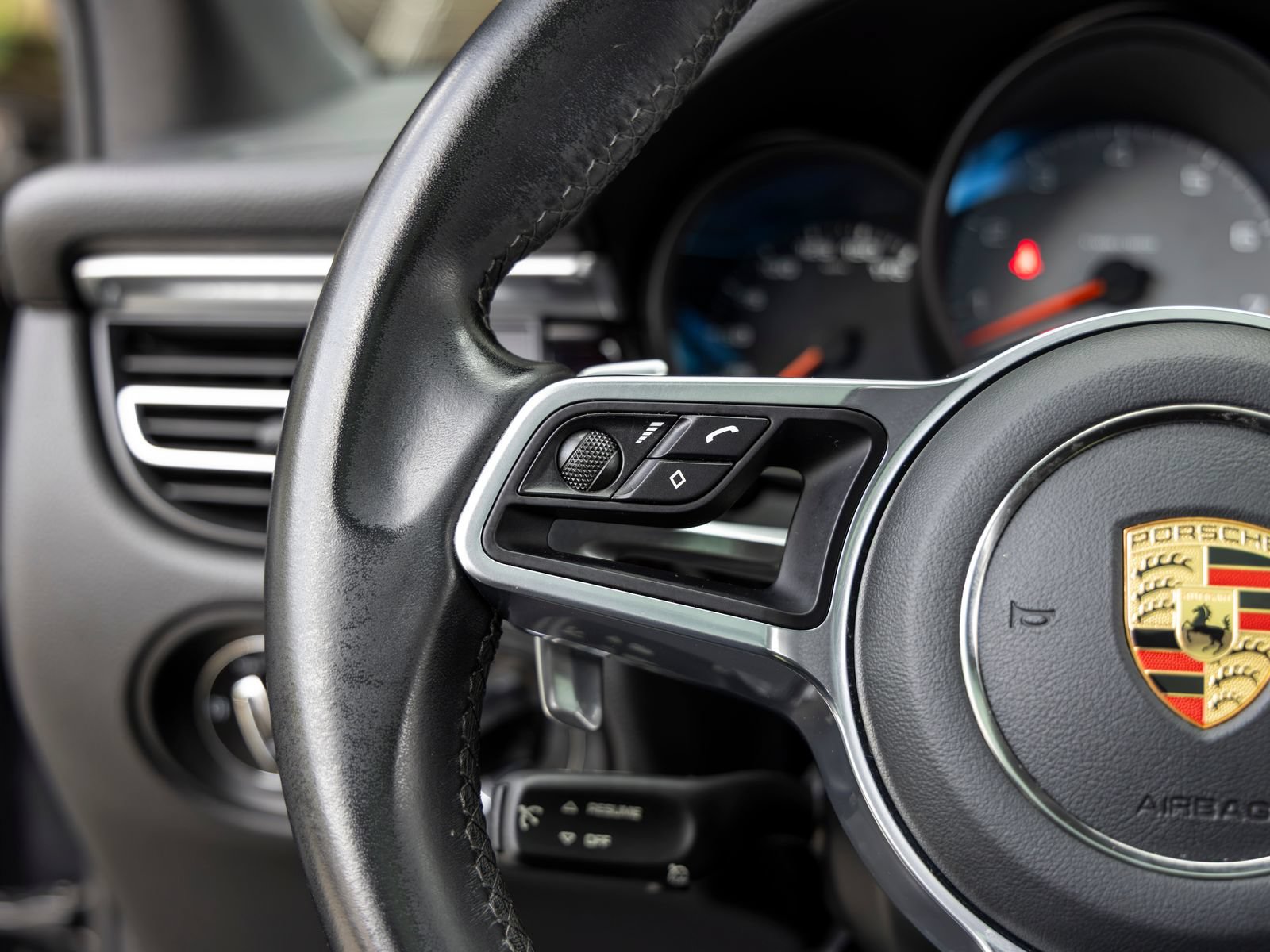 Certified 2021 Porsche Macan S AWD/4WD image 34
